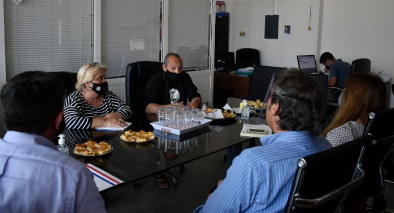 Secretaria Administrativa, Alcalde, Embajador Paraguayo y su delegación.