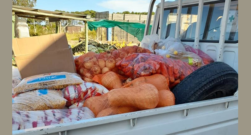 Camión del Municipio cargado con todas las donaciones.