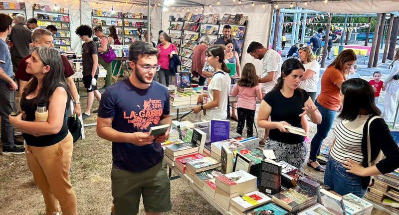 Feria del Libro en Plaza Seregni Costa Azul.